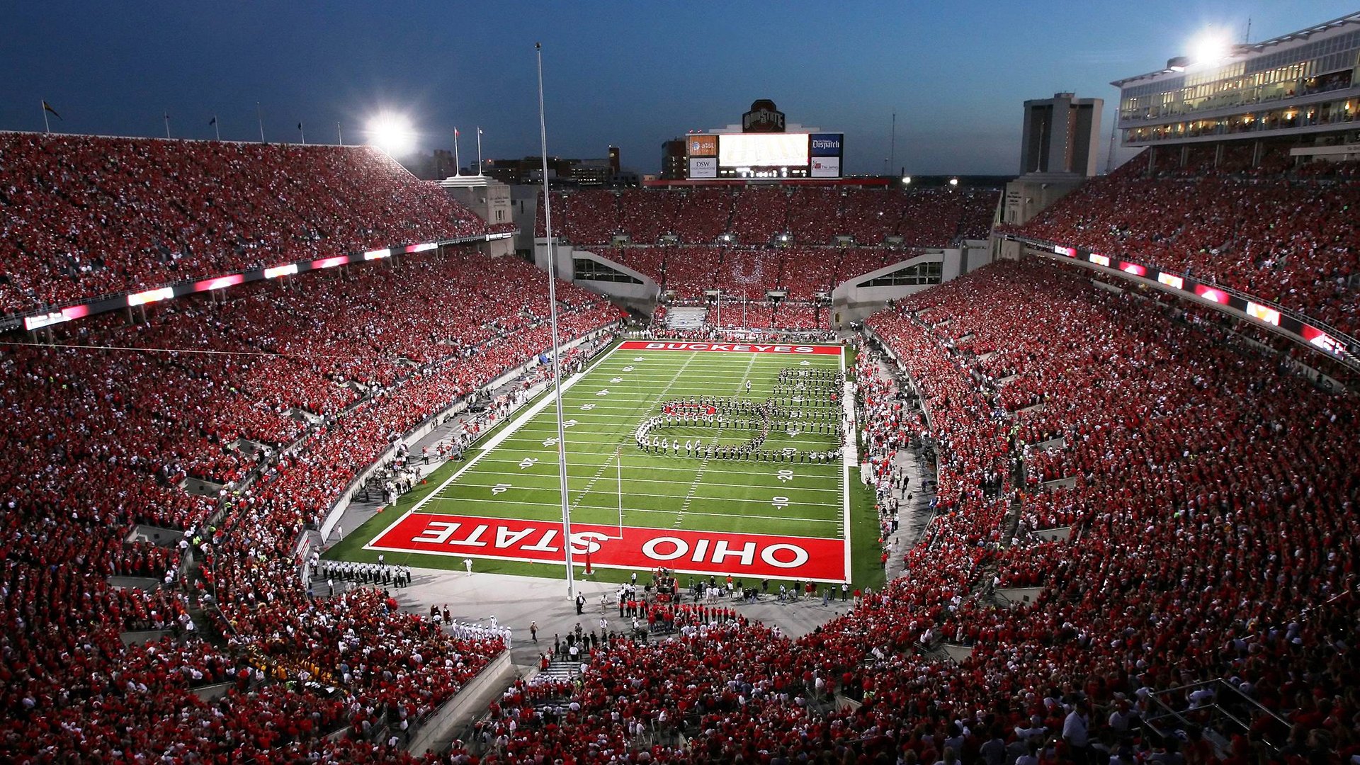 萨内引擎轰鸣，马里战鼓不息，当赛道与绿茵场共享人类不屈的叙事